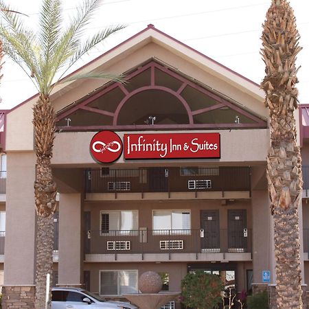 טמפה Infinity Inn & Suites מראה חיצוני תמונה