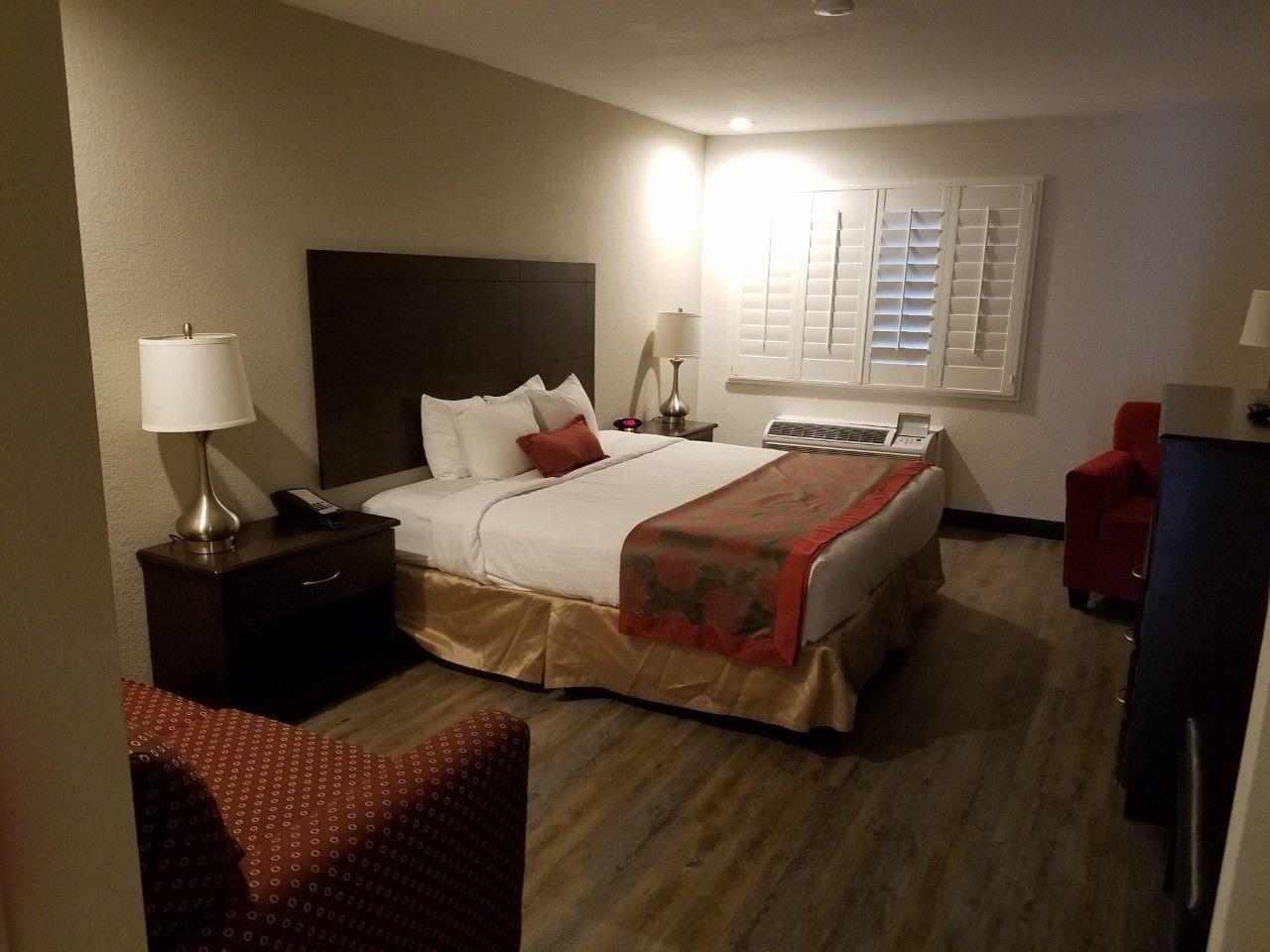 טמפה Infinity Inn & Suites מראה חיצוני תמונה