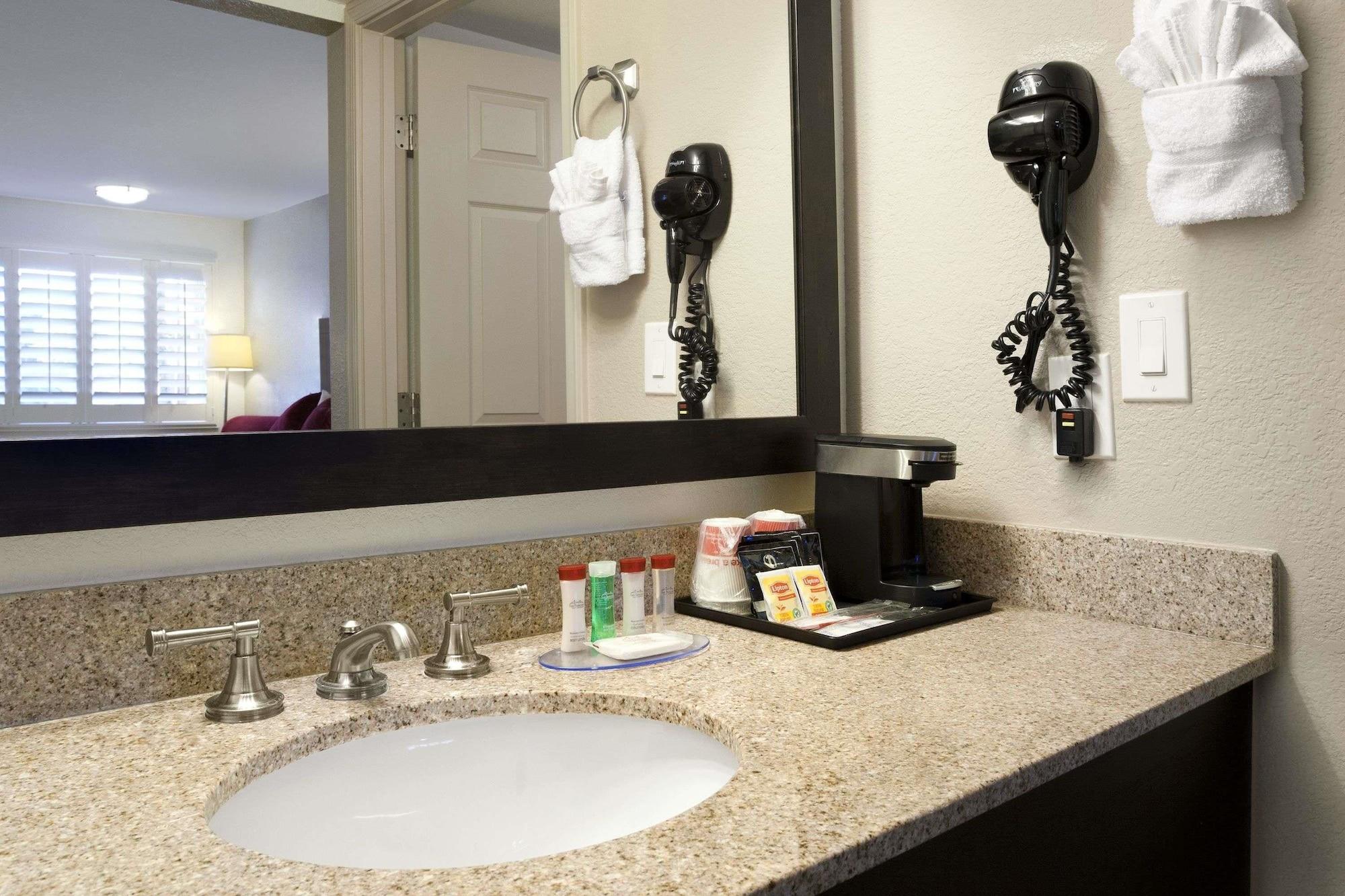 טמפה Infinity Inn & Suites מראה חיצוני תמונה