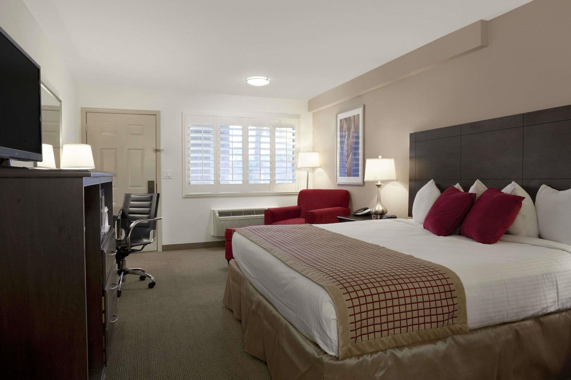 טמפה Infinity Inn & Suites מראה חיצוני תמונה