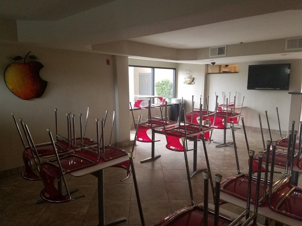 טמפה Infinity Inn & Suites מראה חיצוני תמונה