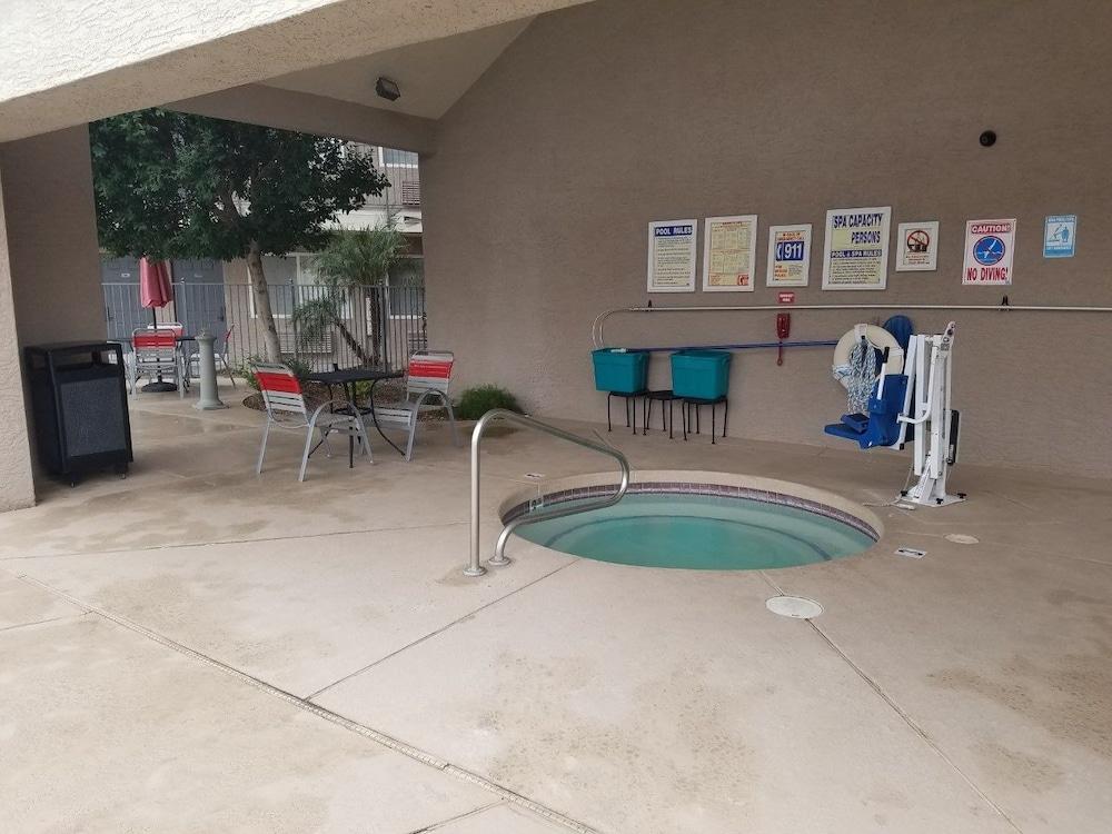 טמפה Infinity Inn & Suites מראה חיצוני תמונה