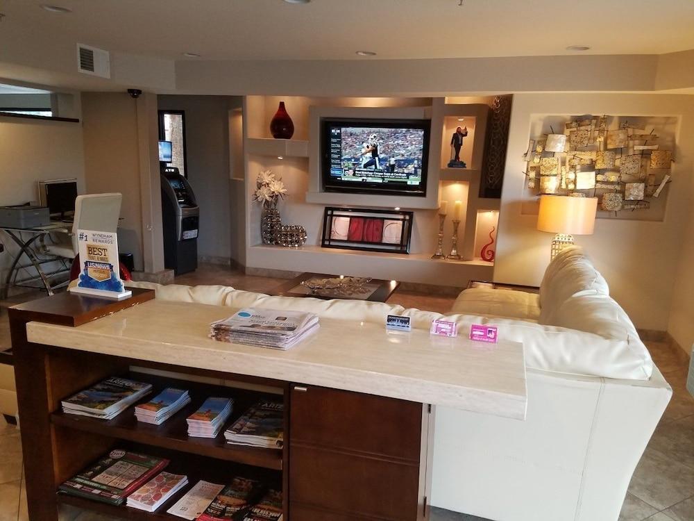 טמפה Infinity Inn & Suites מראה חיצוני תמונה