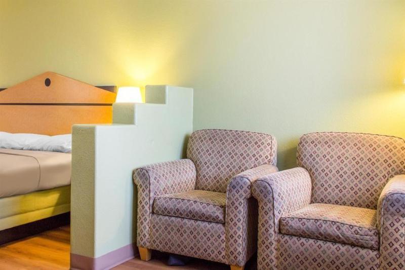 טמפה Infinity Inn & Suites מראה חיצוני תמונה