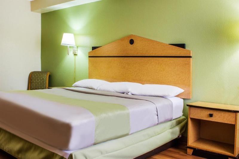 טמפה Infinity Inn & Suites מראה חיצוני תמונה