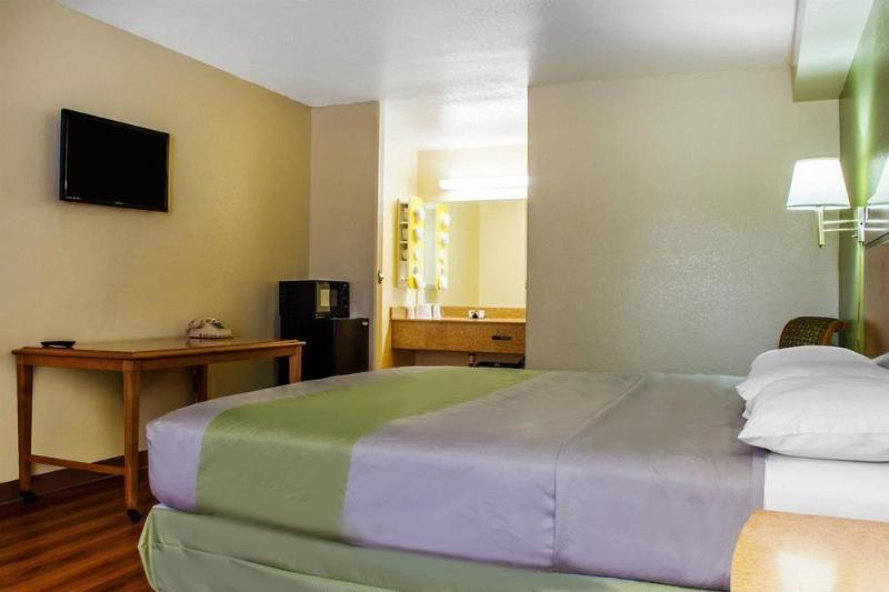 טמפה Infinity Inn & Suites מראה חיצוני תמונה