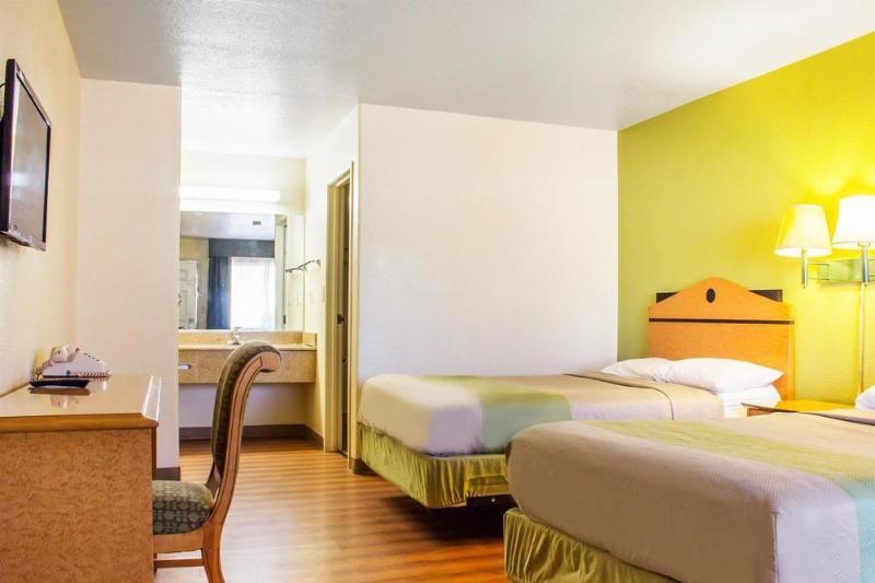 טמפה Infinity Inn & Suites מראה חיצוני תמונה