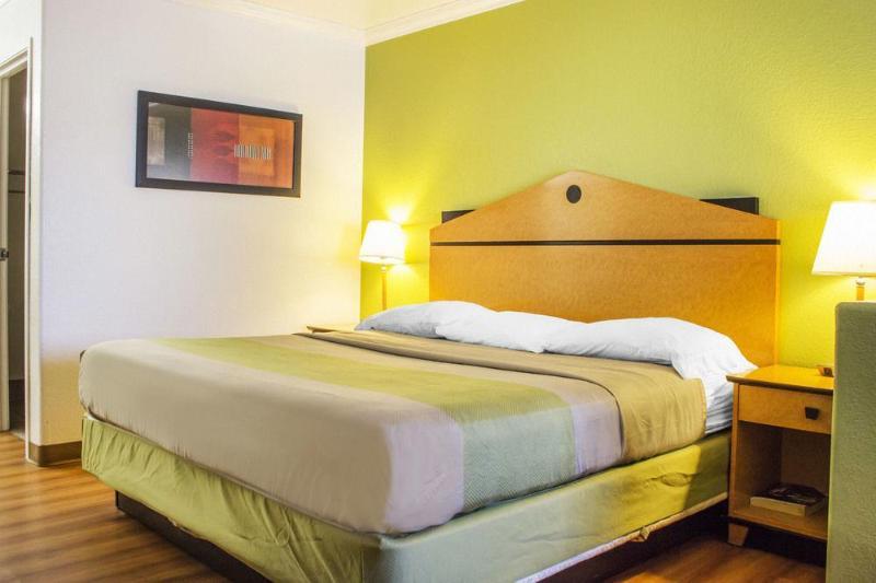טמפה Infinity Inn & Suites מראה חיצוני תמונה