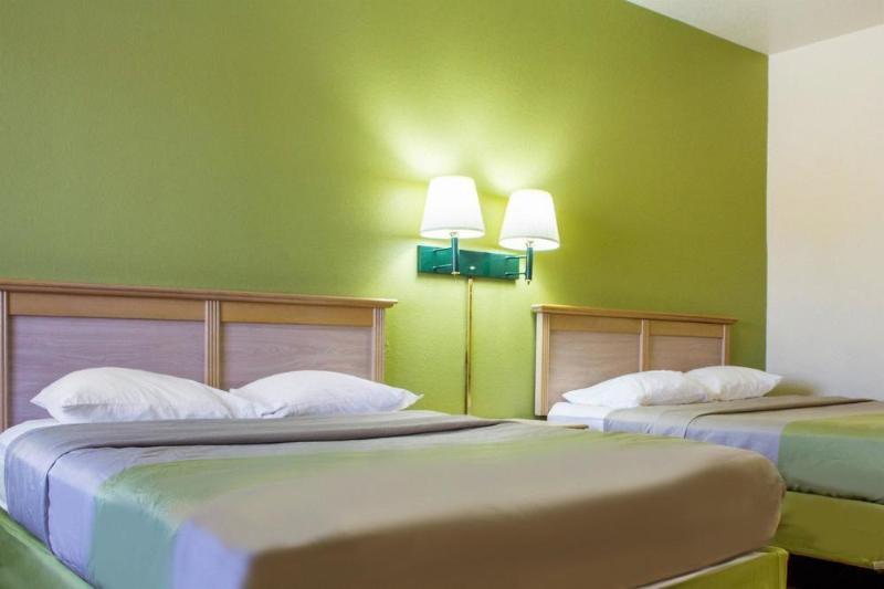 טמפה Infinity Inn & Suites מראה חיצוני תמונה