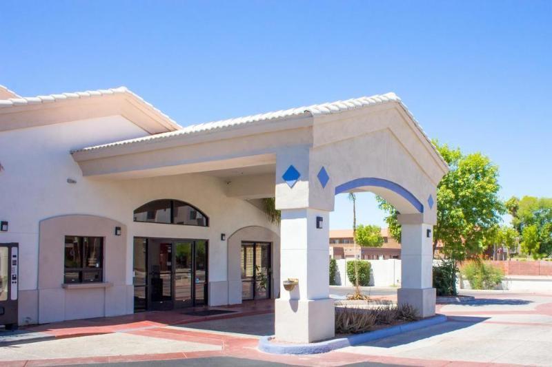 טמפה Infinity Inn & Suites מראה חיצוני תמונה