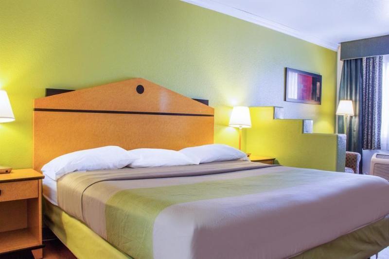 טמפה Infinity Inn & Suites מראה חיצוני תמונה
