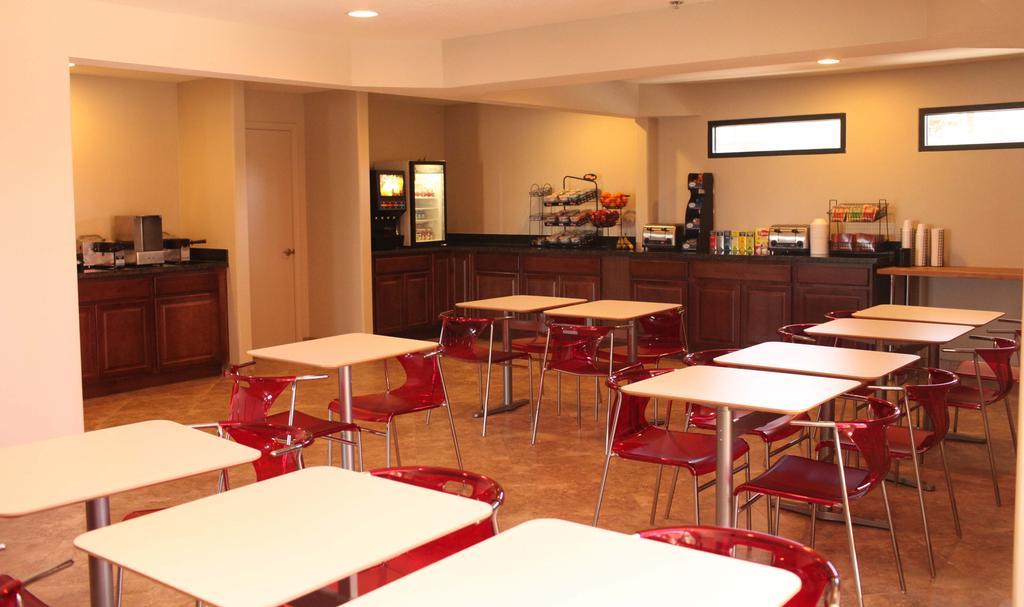 טמפה Infinity Inn & Suites מראה חיצוני תמונה